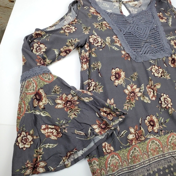 Knox Rose Cold Shoulder Top - Picture 3 of 5